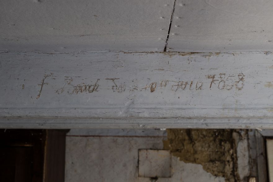 An Incredible Abandoned Cottage From 1858 (poland)