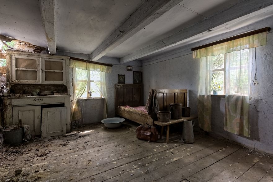 An Incredible Abandoned Cottage From 1858 (poland)