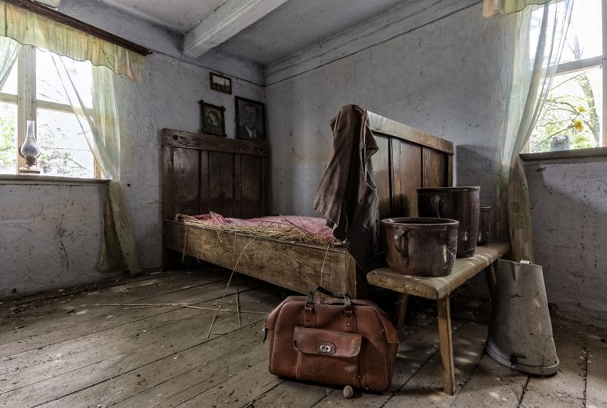 An Incredible Abandoned Cottage From 1858 (poland)