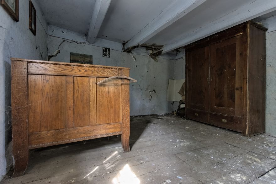 An Incredible Abandoned Cottage From 1858 (poland) An Incredible Abandoned Cottage From 1858 (poland)