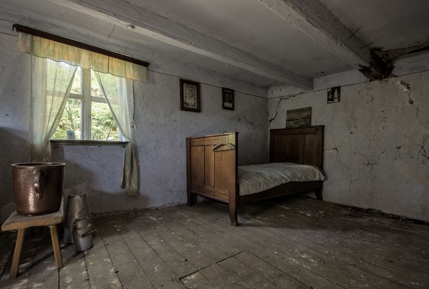 An Incredible Abandoned Cottage From 1858 (poland) An Incredible Abandoned Cottage From 1858 (poland)
