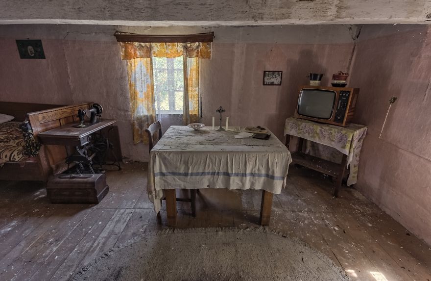 An Incredible Abandoned Cottage From 1858 (poland) An Incredible Abandoned Cottage From 1858 (poland)