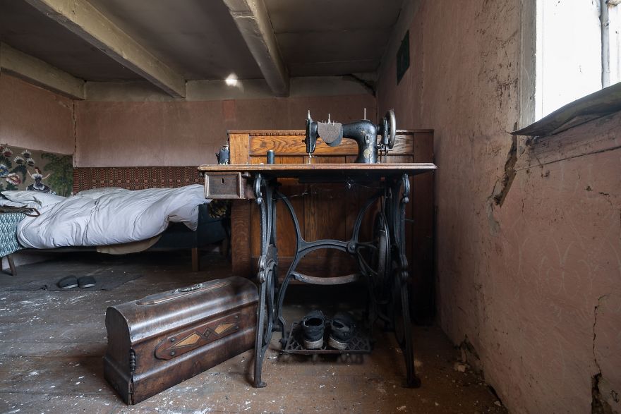An Incredible Abandoned Cottage From 1858 (poland)