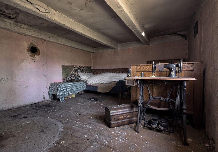 An Incredible Abandoned Cottage From 1858 (poland)