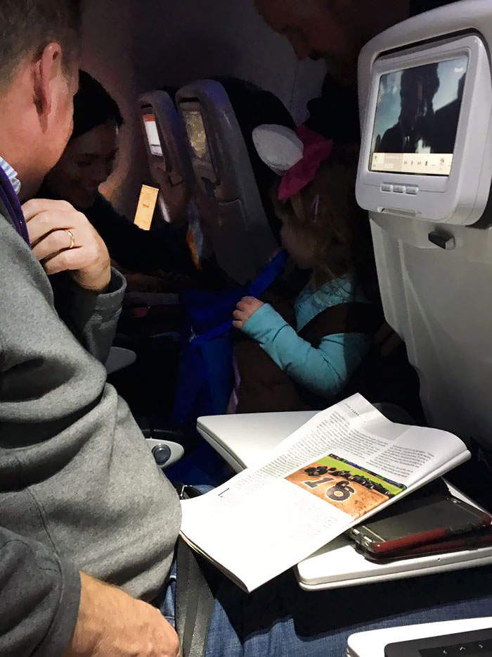 daughter-trick-or-treats-flight-4a