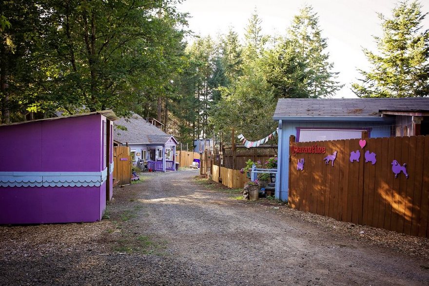 dog-cottages-oregon-shelter-11 dog-cottages-oregon-shelter-11