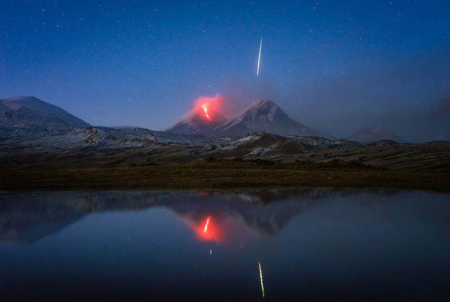 I Accidentally Photographed A Meteor While Capturing An Erupting Volcano I Accidentally Photographed A Meteor While Capturing An Erupting Volcano