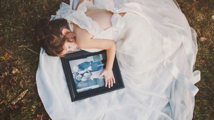 4 Year Old Girl Honors Her Late Mother By Wearing Her Wedding Dress In Beautiful Photo Shoot