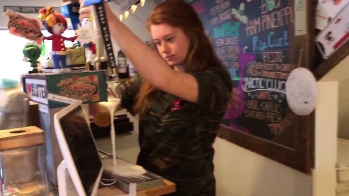 This Pizza Shop In Vermont Just Nailed The #mannequinchallenge