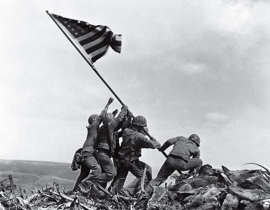 Soldiers raising the American flag on Iwo Jima, iconic historical photo.