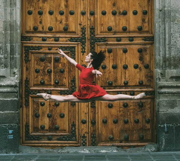 Photographer Documents Dancers Practicing In The Streets Of Mexico City To Prove Trump Was Wrong