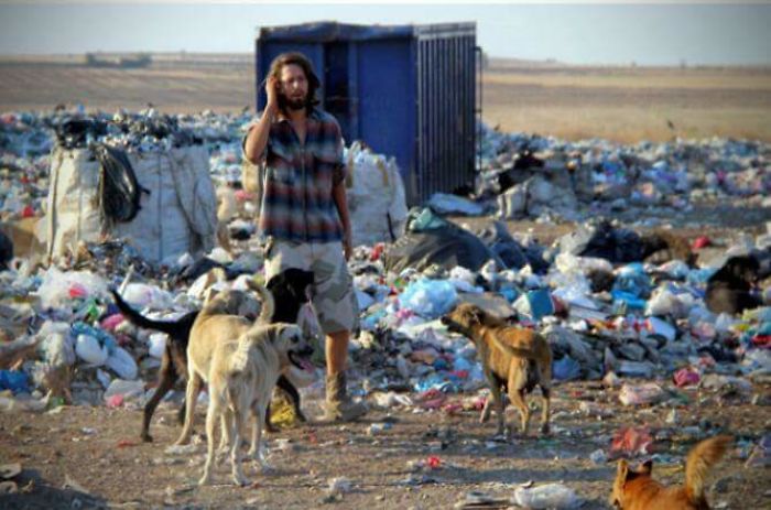Meet Gökçer Korkmaz, The Bighearted Volunteer Who Is Living With 500+ Animals Meet Gökçer Korkmaz, The Bighearted Volunteer Who Is Living With 500+ Animals