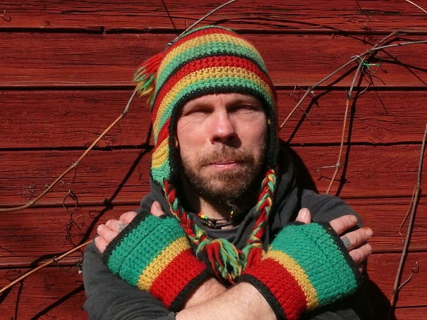 Rasta Colored Hat And Fingerless Gloves