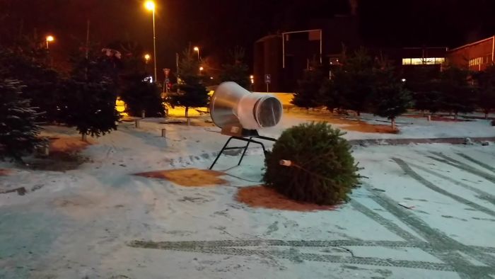 10 Point Drunk-Dive Through Christmas Tree Packing Machine For Getting A Free Ride Home.