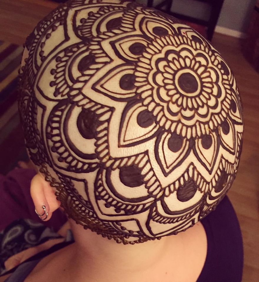 Artist Who Lost Her Stepfather To Cancer Is Now Making Free Henna Crowns For Cancer Patients