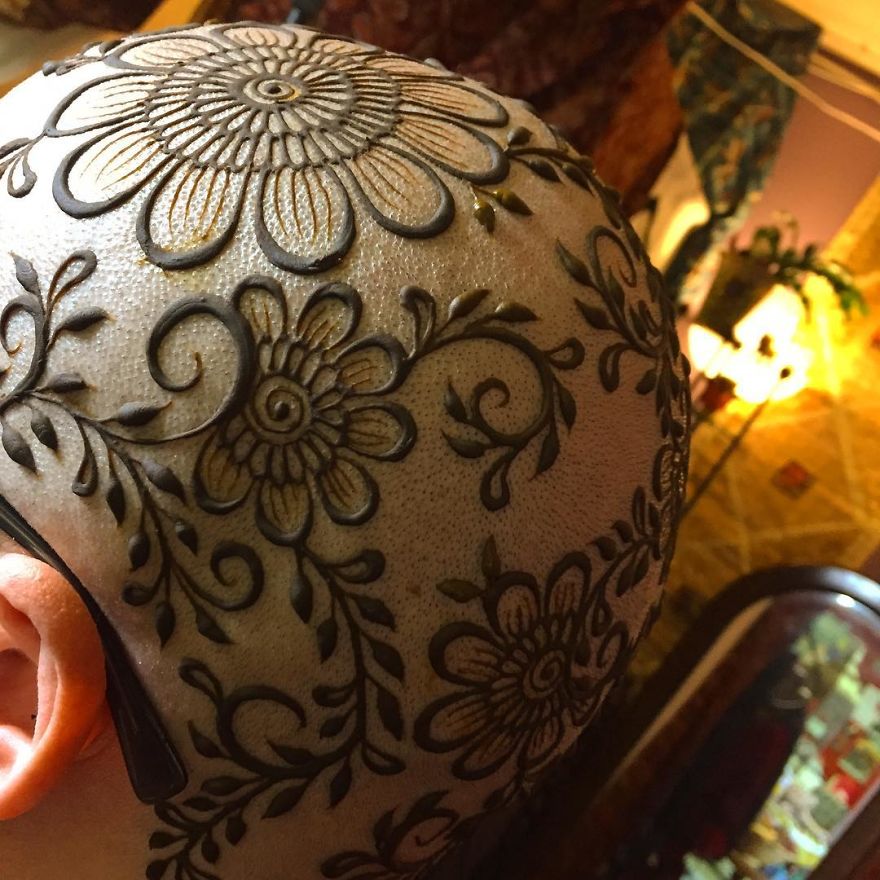 Artist Who Lost Her Stepfather To Cancer Is Now Making Free Henna Crowns For Cancer Patients Artist Who Lost Her Stepfather To Cancer Is Now Making Free Henna Crowns For Cancer Patients