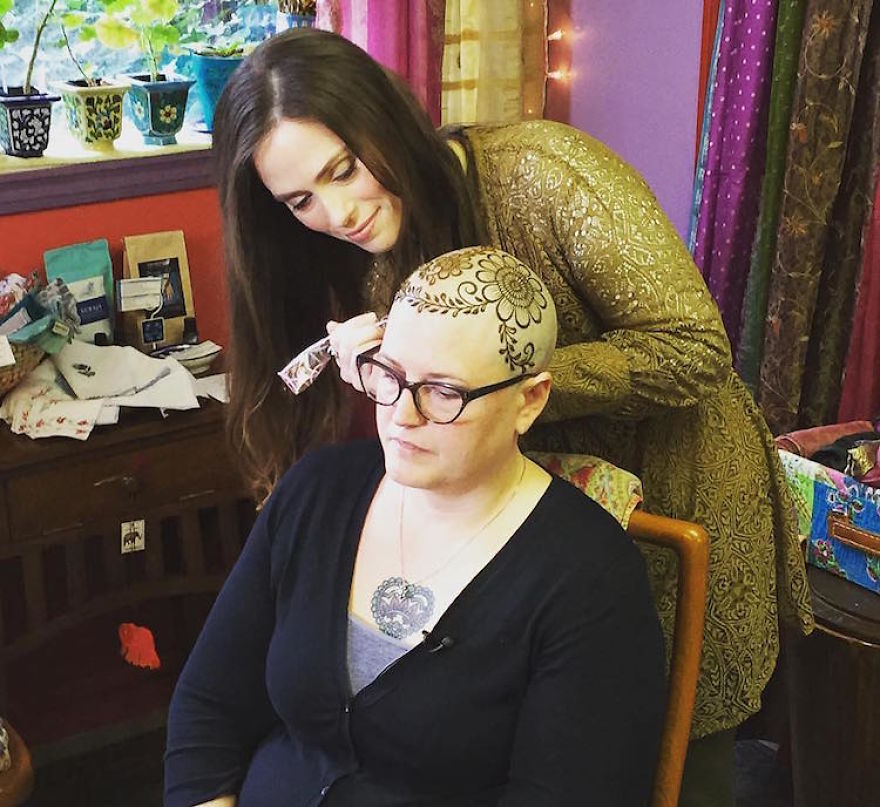 Artist Who Lost Her Stepfather To Cancer Is Now Making Free Henna Crowns For Cancer Patients Artist Who Lost Her Stepfather To Cancer Is Now Making Free Henna Crowns For Cancer Patients