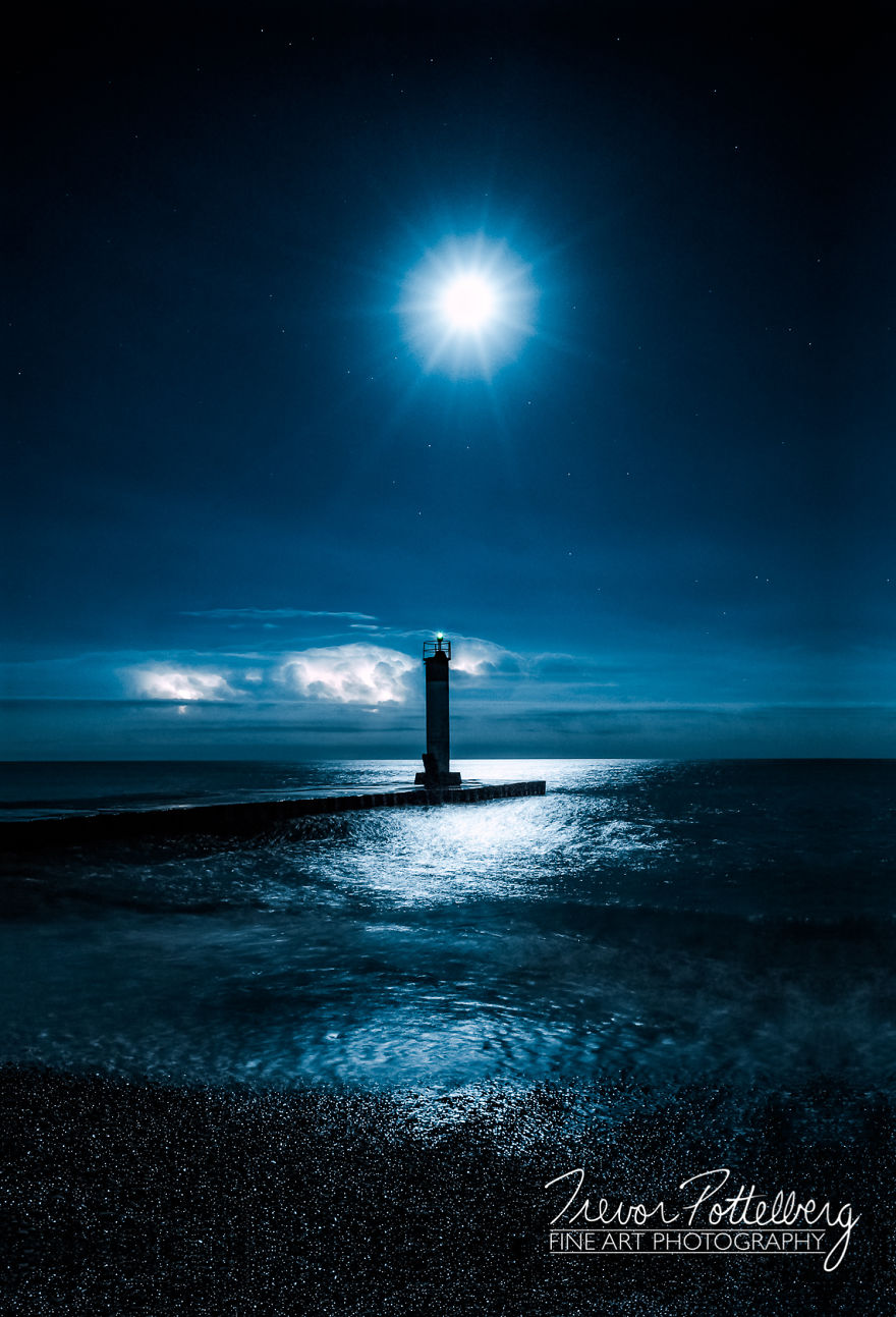 I Photographed The Same Lighthouse Throughout Various Seasons