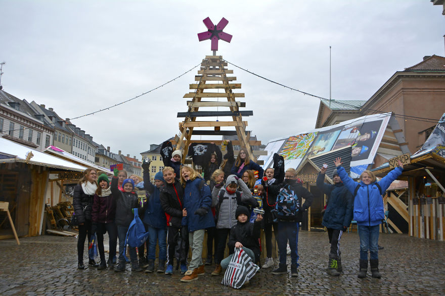 This Christmas Market Is Made Of Trash This Christmas Market Is Made Of Trash