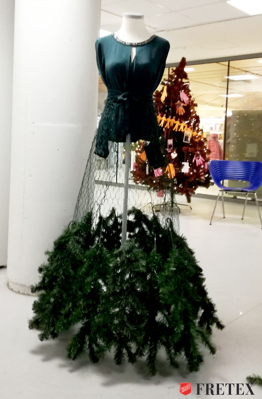 We Gave An Old Christmas Tree A New And Fashionable Life We Gave An Old Christmas Tree A New And Fashionable Life