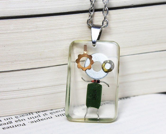 I Turned Electronic Waste Into Tinyrobots