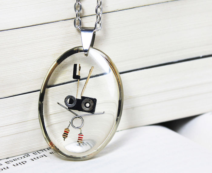 I Turned Electronic Waste Into Tinyrobots