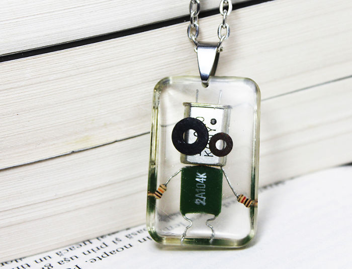 I Turned Electronic Waste Into Tinyrobots