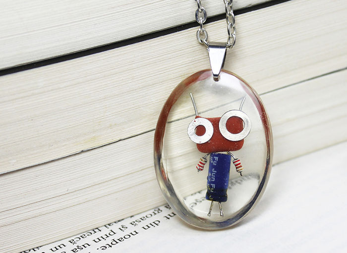 I Turned Electronic Waste Into Tinyrobots