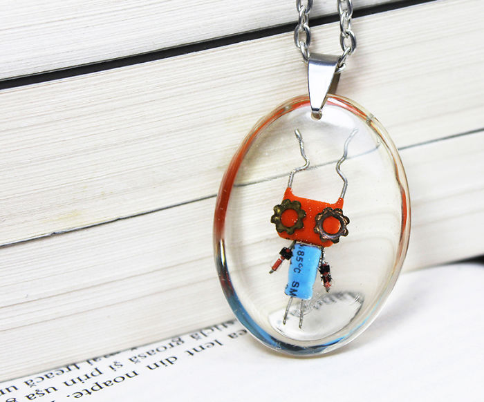 I Turned Electronic Waste Into Tinyrobots