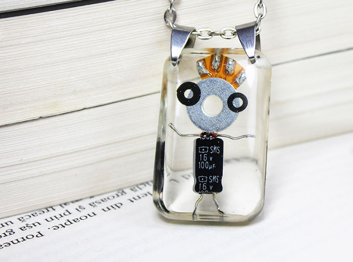 I Turned Electronic Waste Into Tinyrobots