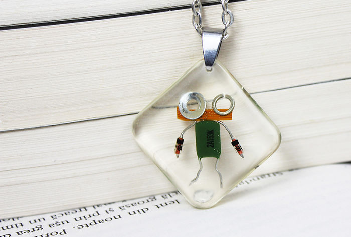 I Turned Electronic Waste Into Tinyrobots