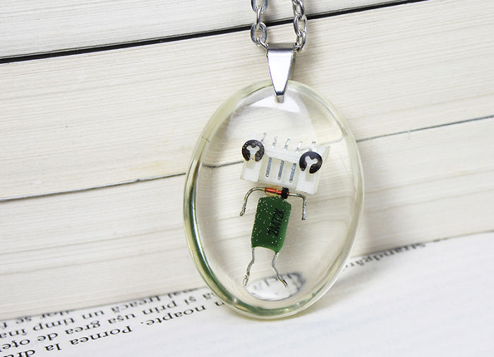 I Turned Electronic Waste Into Tinyrobots