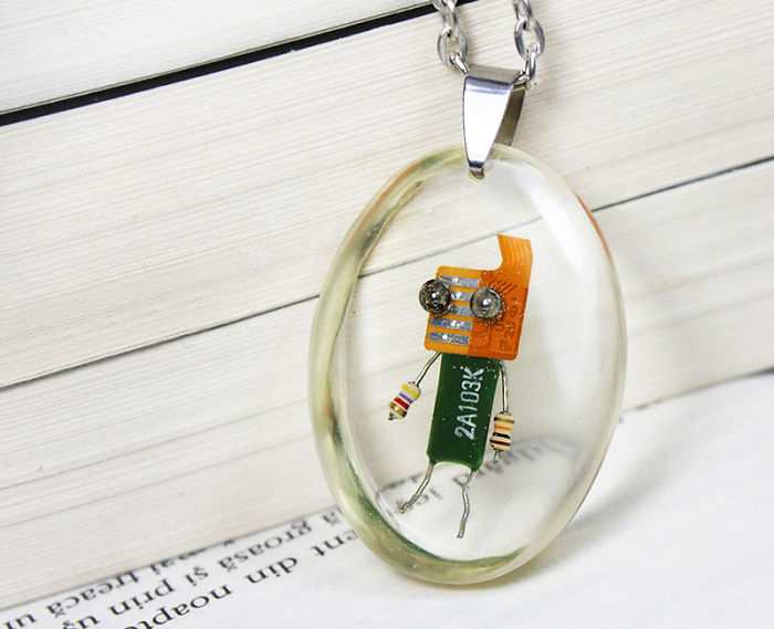 I Turned Electronic Waste Into Tinyrobots