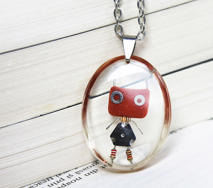 I Turned Electronic Waste Into Tinyrobots