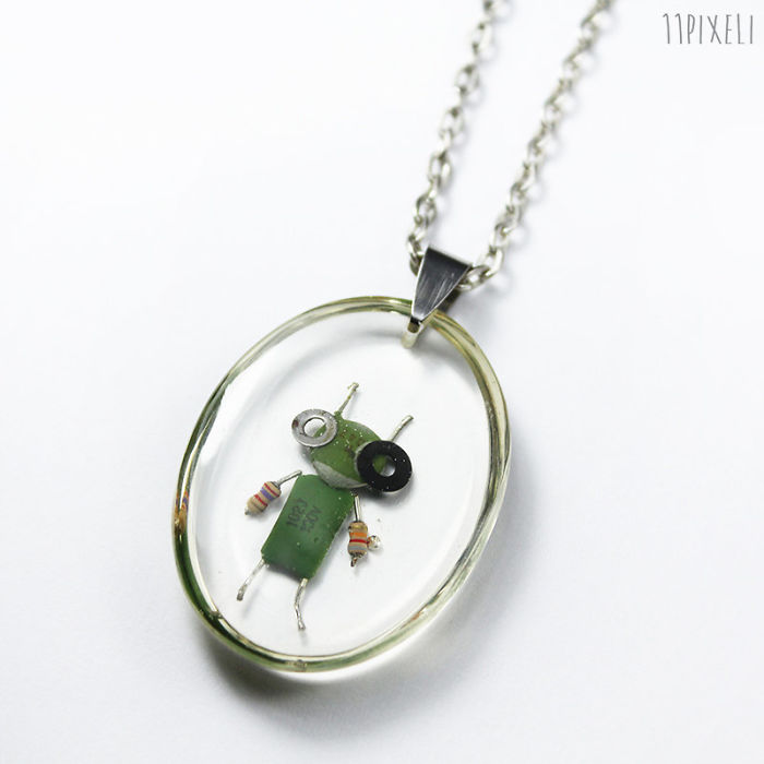 I Turned Electronic Waste Into Tinyrobots