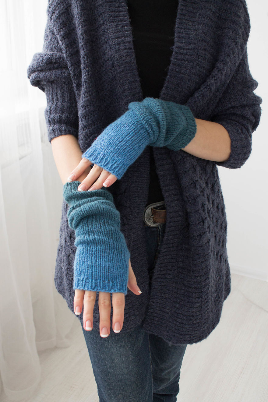 My Mom Created Beautiful Two-Colour Arm Warmers Of &lsquo;Kauni&rsquo; Threads