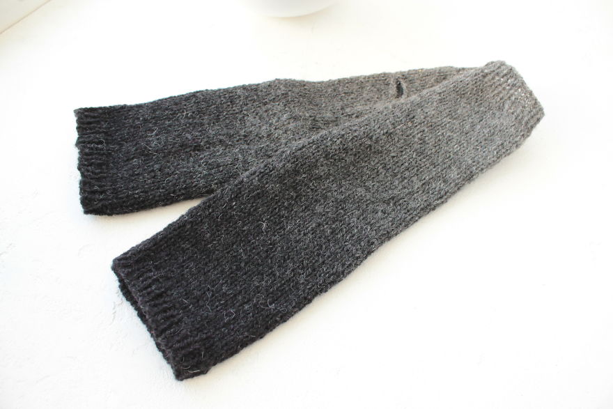 My Mom Created Beautiful Two-Colour Arm Warmers Of &lsquo;Kauni&rsquo; Threads