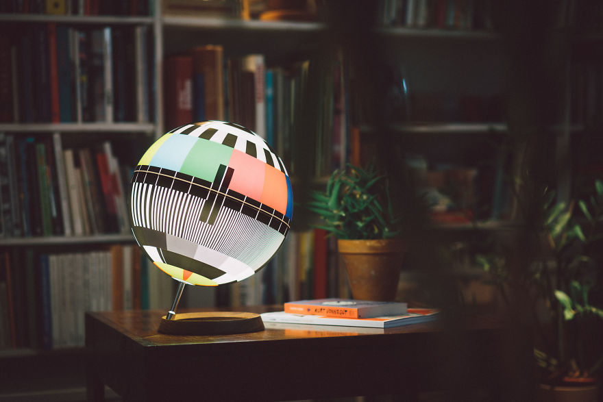Mono Lamp Brings The 80s To Your Room Mono Lamp Brings The 80s To Your Room