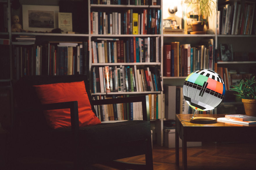 Mono Lamp Brings The 80s To Your Room