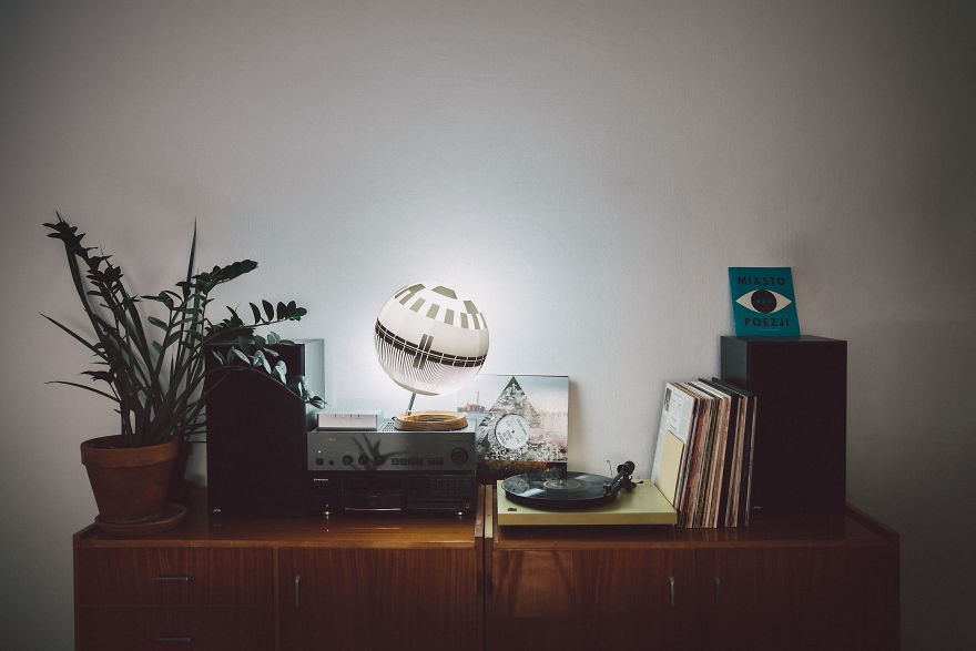 Mono Lamp Brings The 80s To Your Room