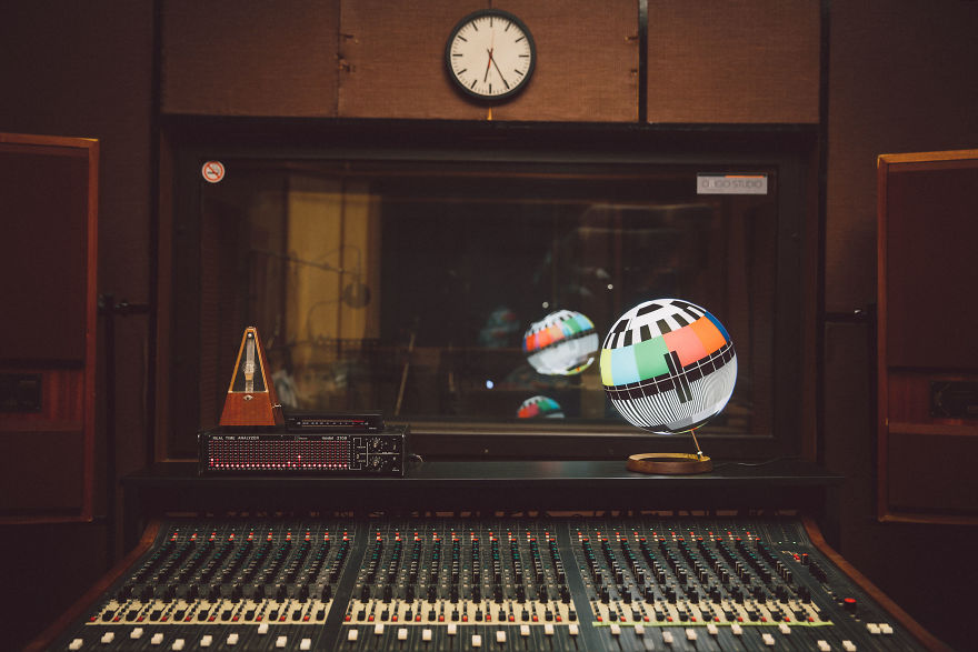 Mono Lamp Brings The 80s To Your Room