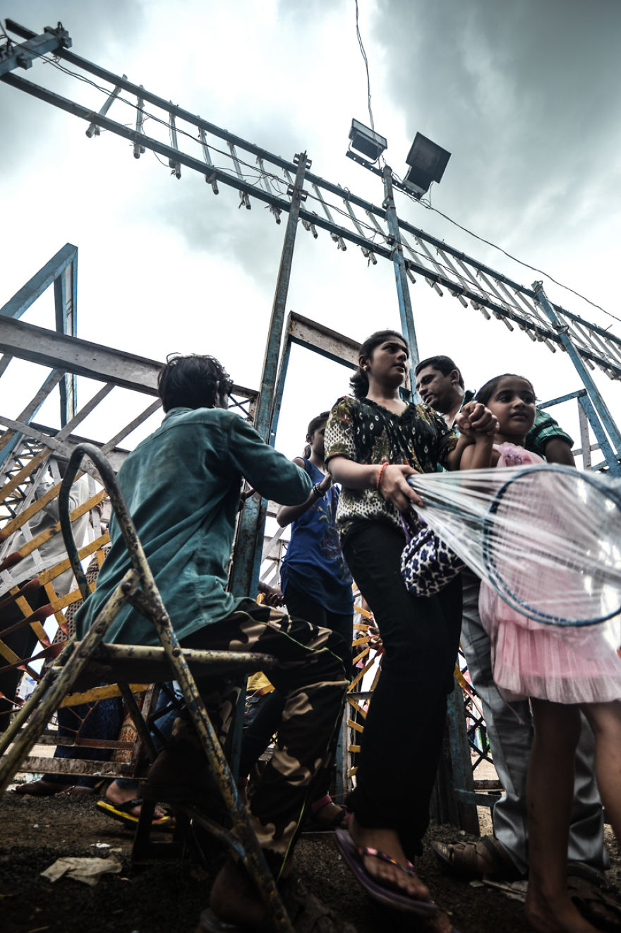 I Documented Daredevil Stuntmen & Their Lives At "Well Of Death"