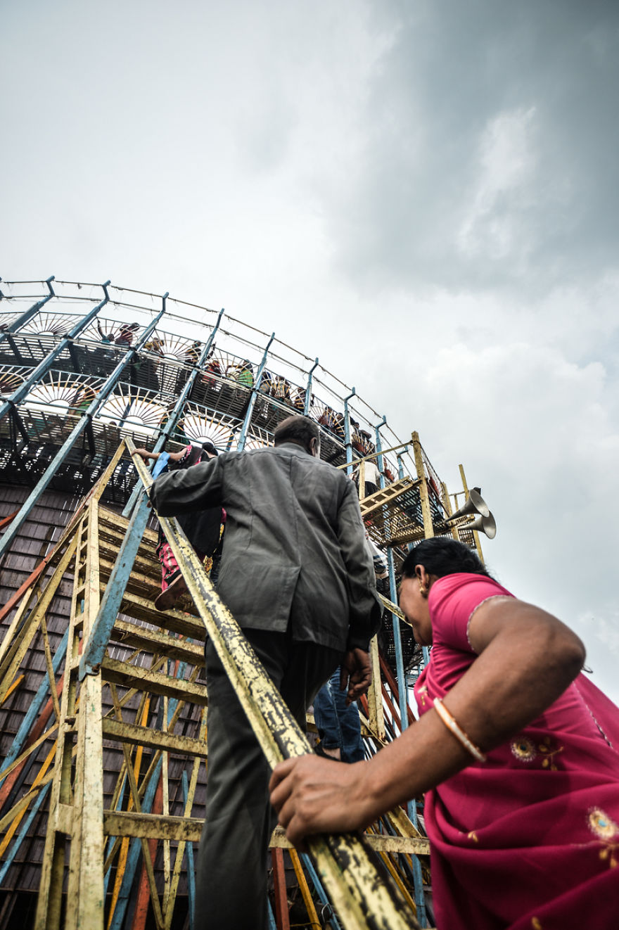 I Documented Daredevil Stuntmen & Their Lives At "Well Of Death"