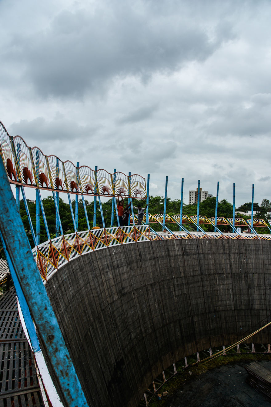 I Documented Daredevil Stuntmen & Their Lives At "Well Of Death"