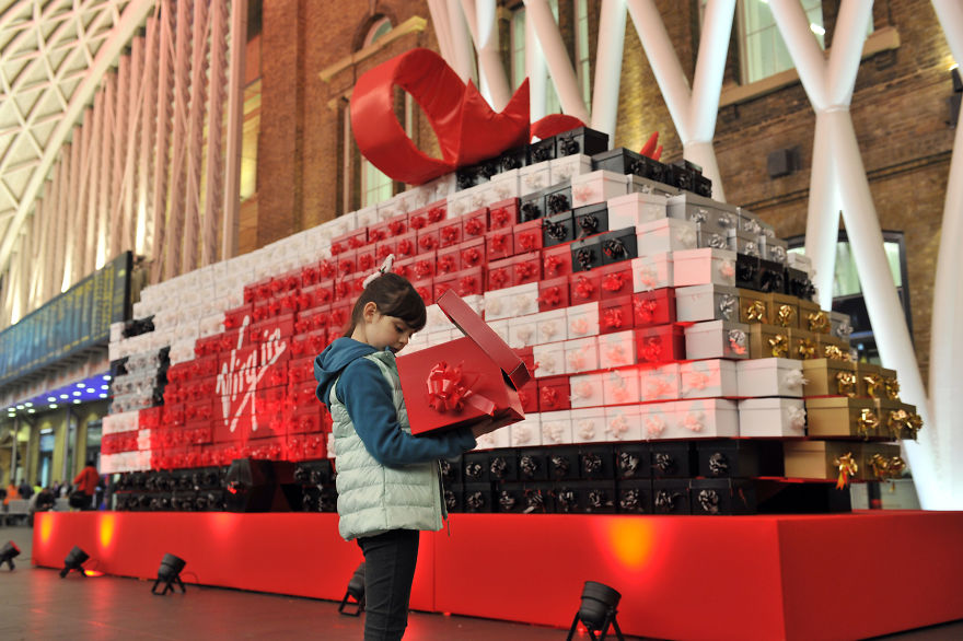 Virgin Trains Spreads The Christmas Cheer With Train Made Of 1,000 Presents Virgin Trains Spreads The Christmas Cheer With Train Made Of 1,000 Presents