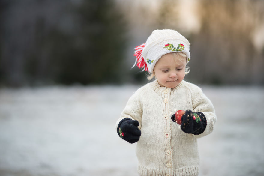 I Made Photos Of My Daughters In Winter Wonderland