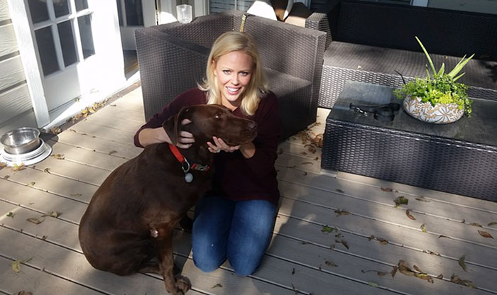 Barefoot Woman Spends 30 Minutes Chasing A Man Who Stole A Stranger's Dog