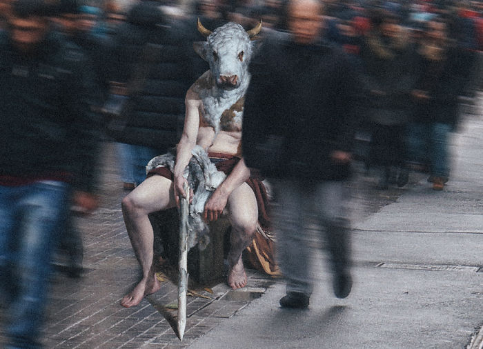 I Make Classical Paintings Travel Through City