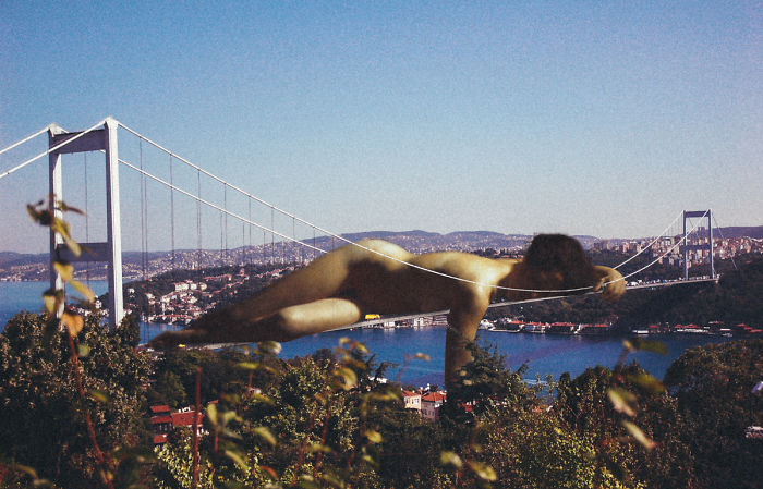 I Make Classical Paintings Travel Through City