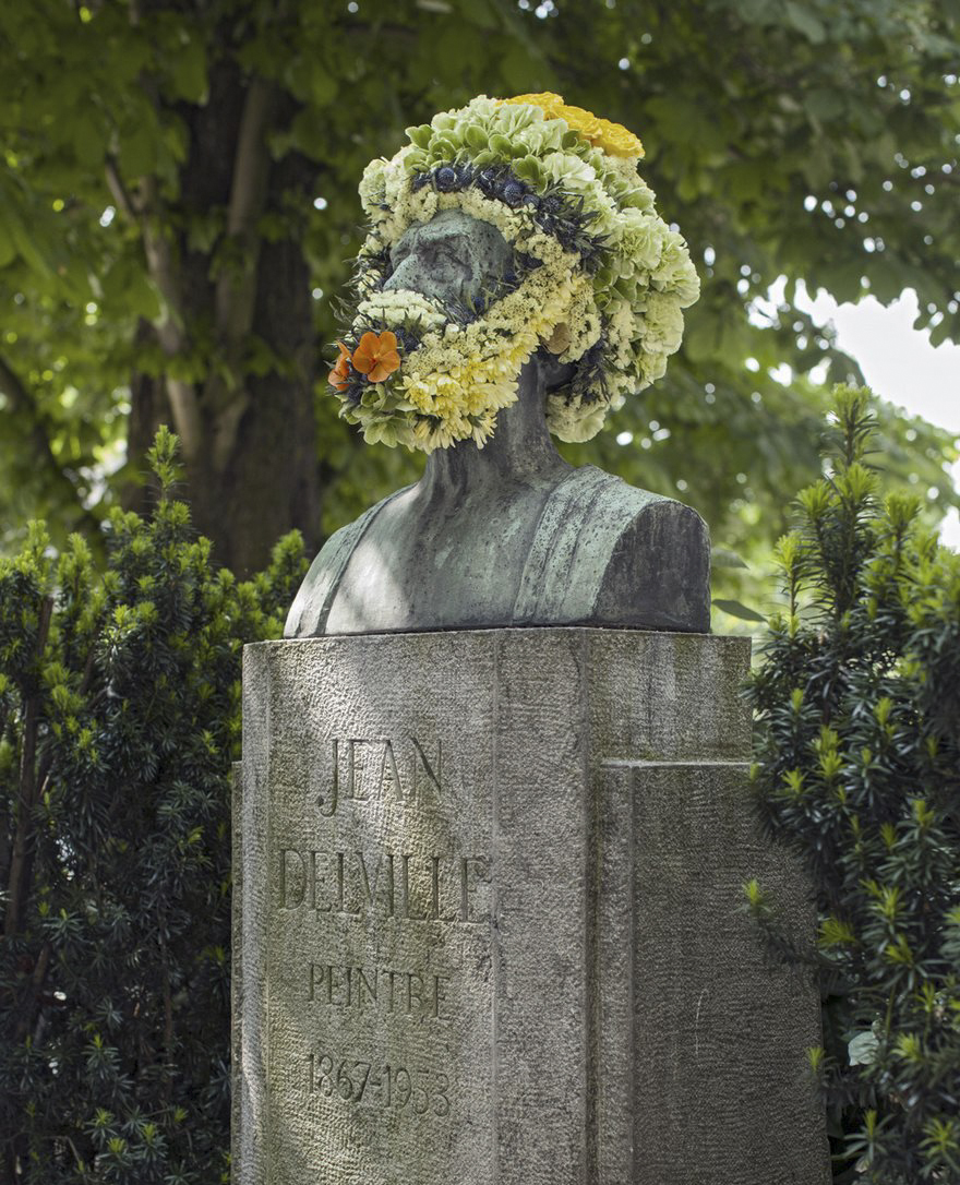 flower-crowns-beards-monuments-geoffroy-mottart-brussels-8 flower-crowns-beards-monuments-geoffroy-mottart-brussels-8